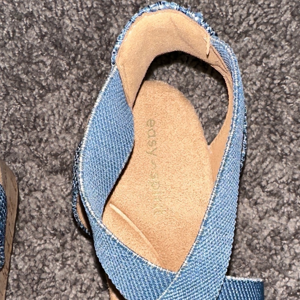 Easy Spirit Navy and Tan Sandals - Picture 5 of 5